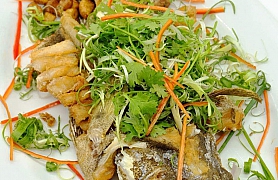 Cá Mú Chiên Giòn Với Tỏi Hột Hông Kông (giá sinh viên)